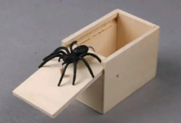 Wooden Spider Scare Box – The Ultimate Jump Scare